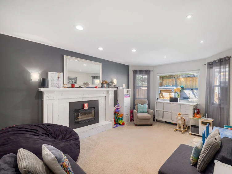 3310 Apex Place, North Vancouver, BC, V7H 2R5 - 3