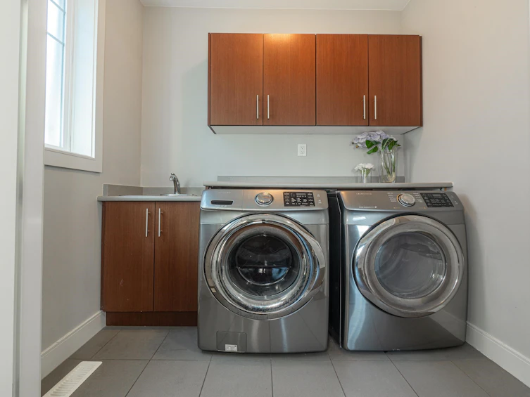 63-15988 32, Surrey, BC, V3Z 2J4 - 33