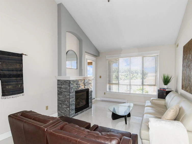 404-2 Renaissance Square, New Westminster, BC, V3M 6K3 - 2