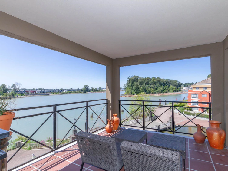 404-2 Renaissance Square, New Westminster, BC, V3M 6K3 - 5
