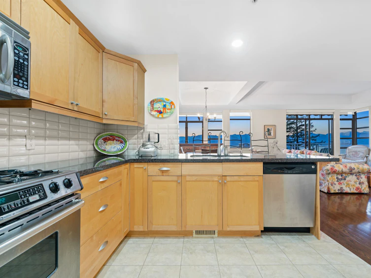 8597 Seascape Drive, West Vancouver, BC, V7W 3J7 - 14