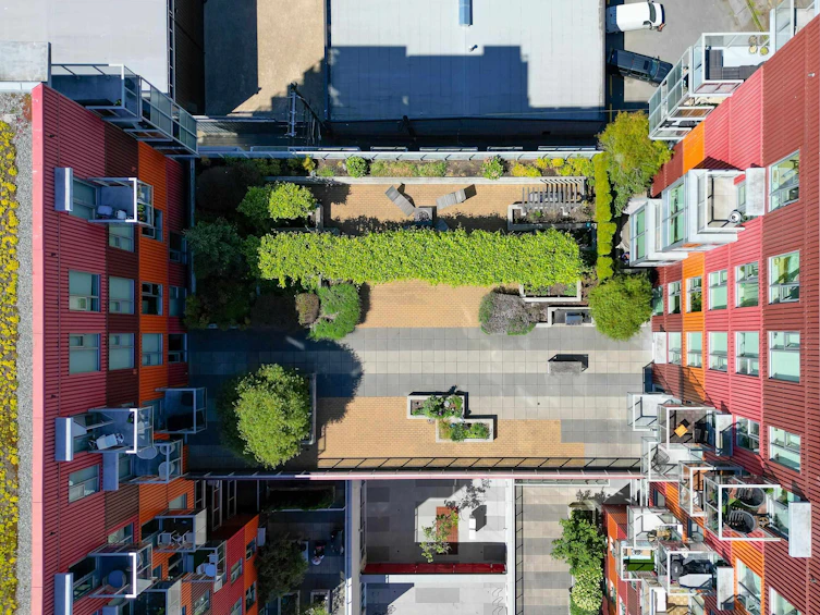 202-983 East Hastings Street, Vancouver, BC, V6A 0G9 - 2