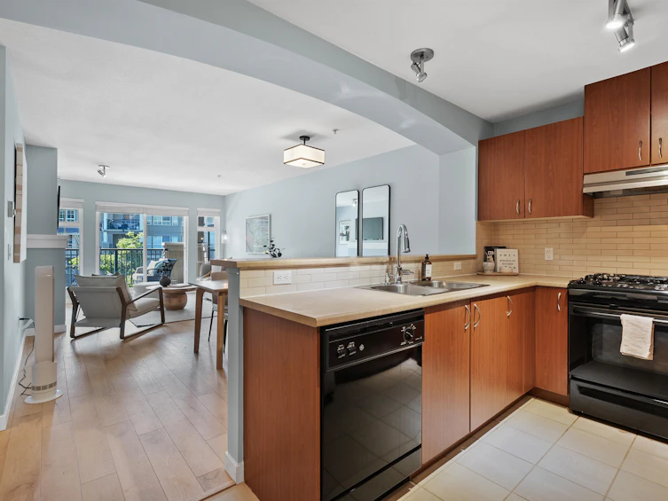 301-9283 Government Street, Burnaby, BC, V3N 0A3 - 9