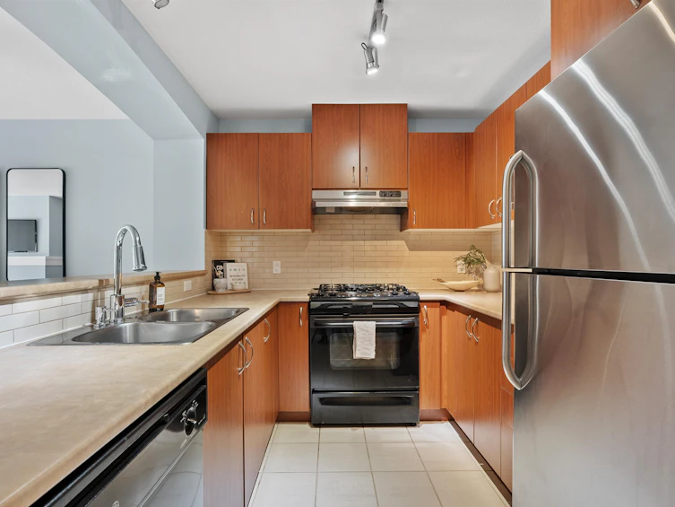 301-9283 Government Street, Burnaby, BC, V3N 0A3 - 10