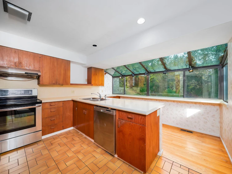 8076 Gray Avenue, Burnaby, BC, V5J 4A1 - 10