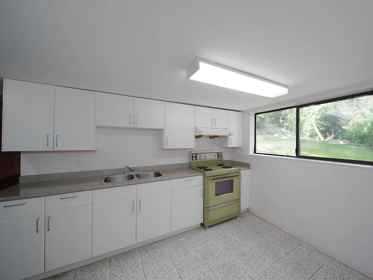 8076 Gray Avenue, Burnaby, BC, V5J 4A1 - 24