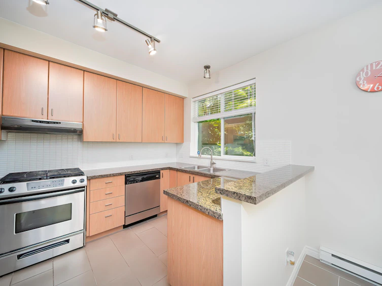 72-6878 Southpoint Drive, Burnaby, BC, V3N 5E4 - 11