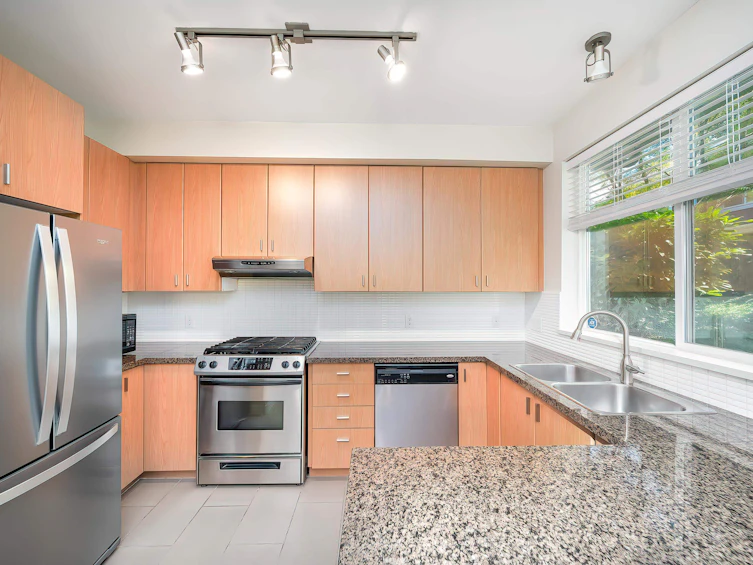 72-6878 Southpoint Drive, Burnaby, BC, V3N 5E4 - 12