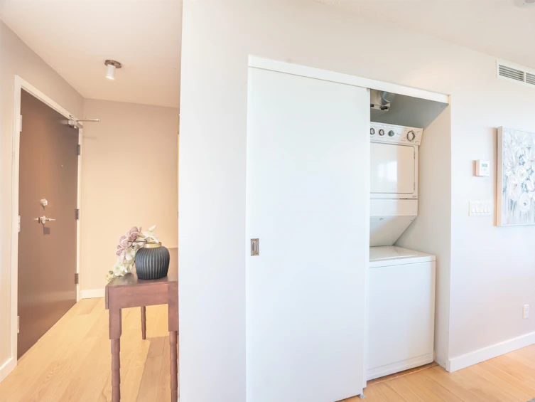 1105-918 Cooperage Way, Vancouver, BC, V6B 0A7 - 9
