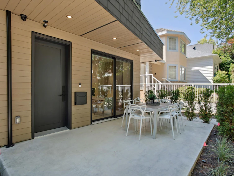 480 E 21st Avenue, Vancouver, BC, V5V 1R4 - 2