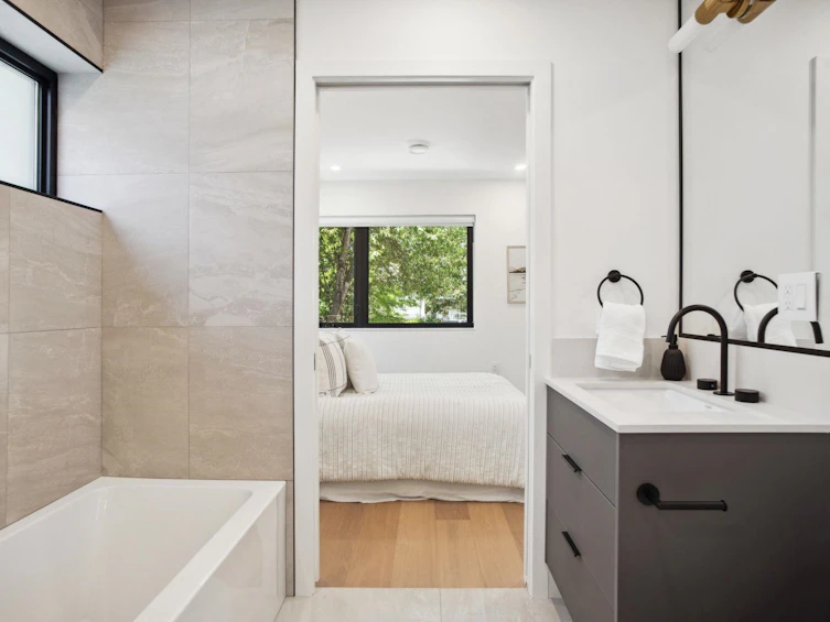 480 E 21st Avenue, Vancouver, BC, V5V 1R4 - 21