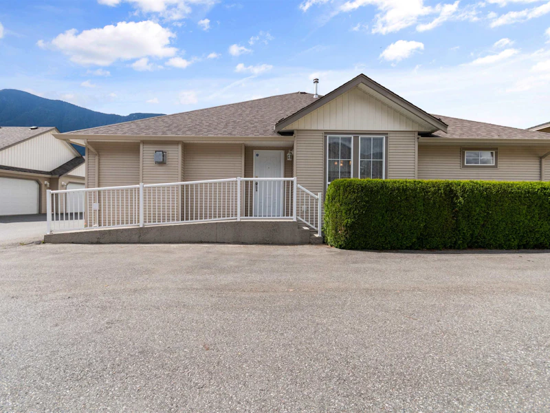 2 - 648 Coquihalla Street, Hope BC V0X 1L4