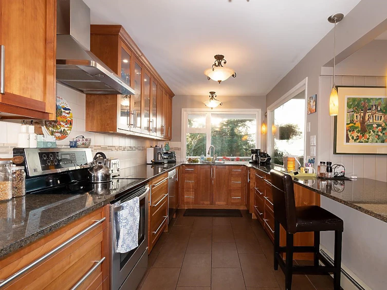 5703 Bluebell Drive, West Vancouver, BC, V7W 1T2 - 9