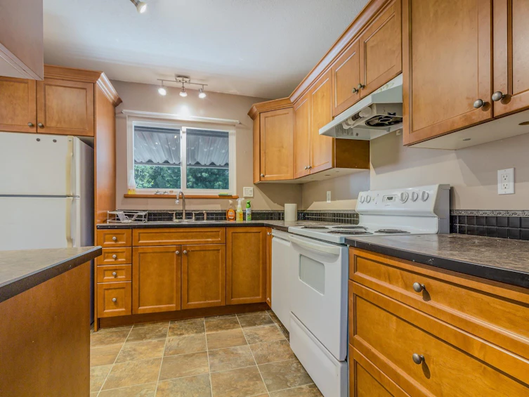 35390 Selkirk Avenue, Abbotsford, BC, V2S 8L2 - 4