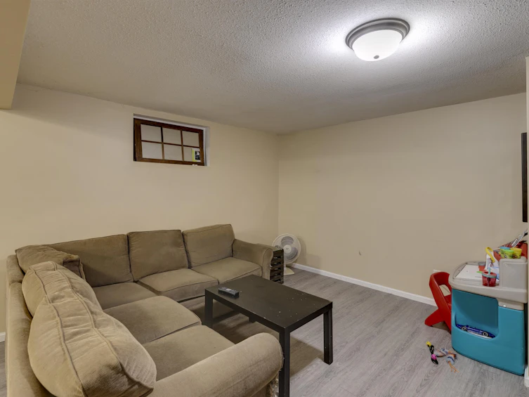 33675 3rd Avenue, Mission, BC, V2V 1R1 - 35