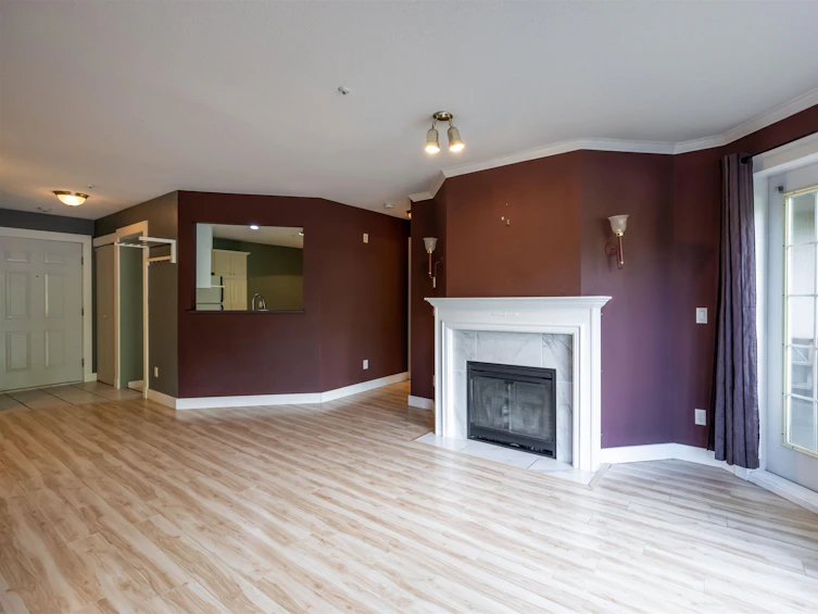 204-7435 121a, Surrey, BC, V3W 0W8 - 7