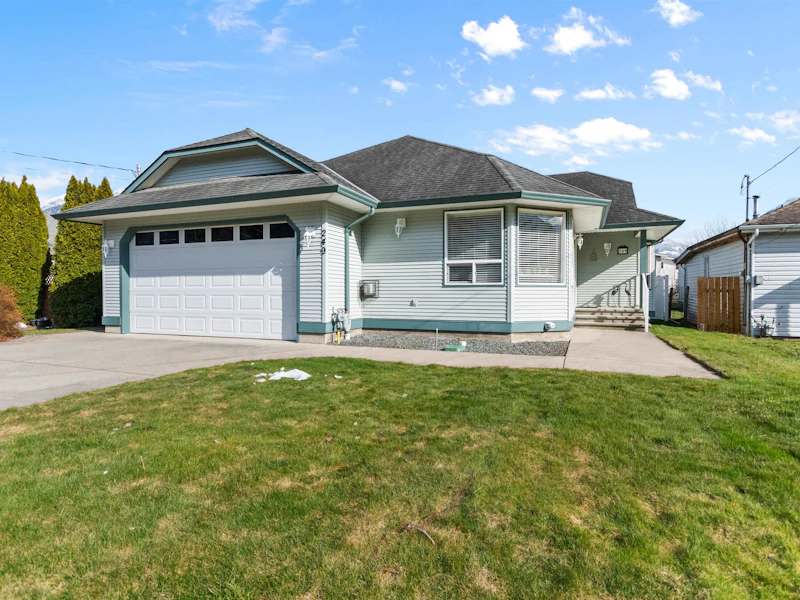 249 Cariboo Avenue, Hope BC V0X 1L3
