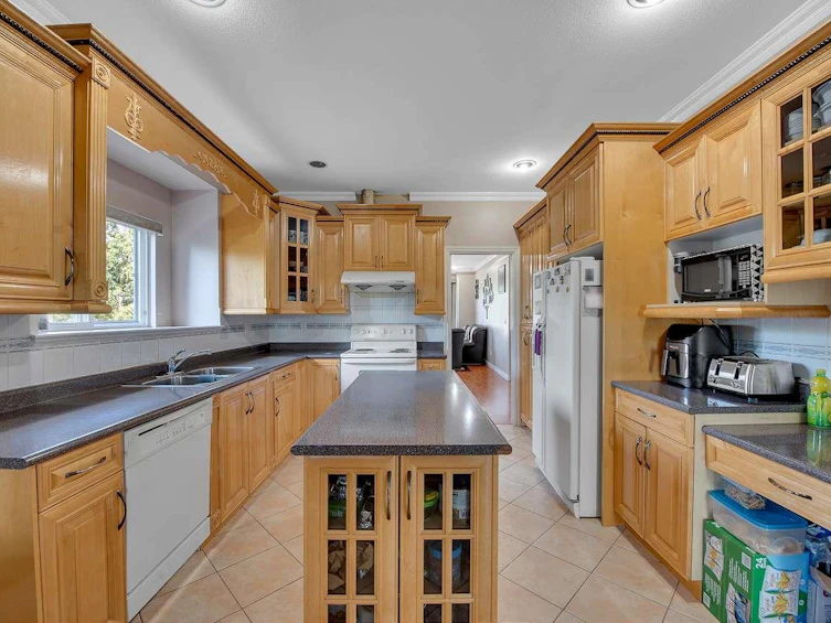9569 124 Street, Surrey, BC, V3V 4S6 - 10