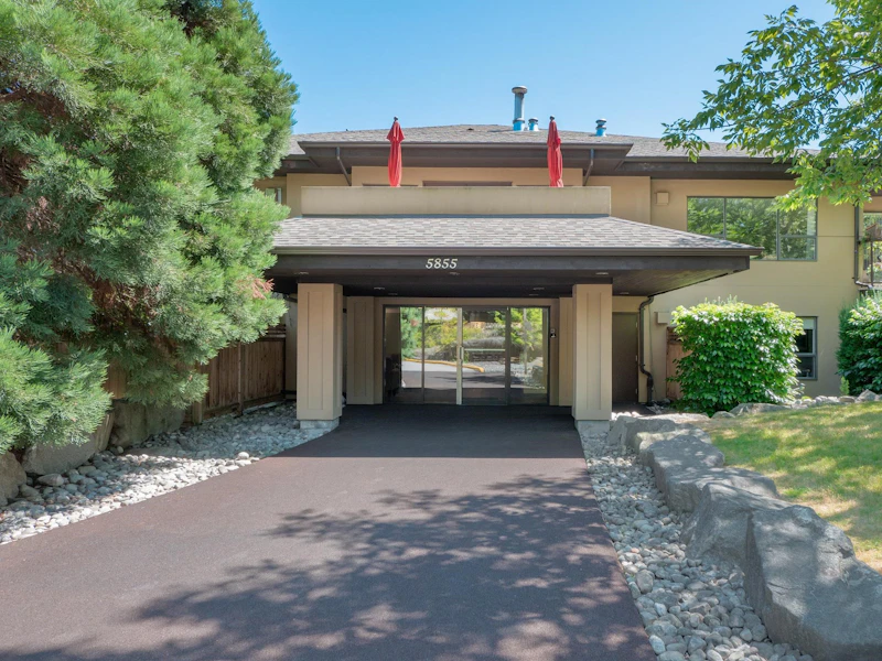302 - 5855 Cowrie Street, Sechelt BC