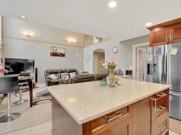 13075 74 Avenue, Surrey, BC, V3W 1C3 - 13