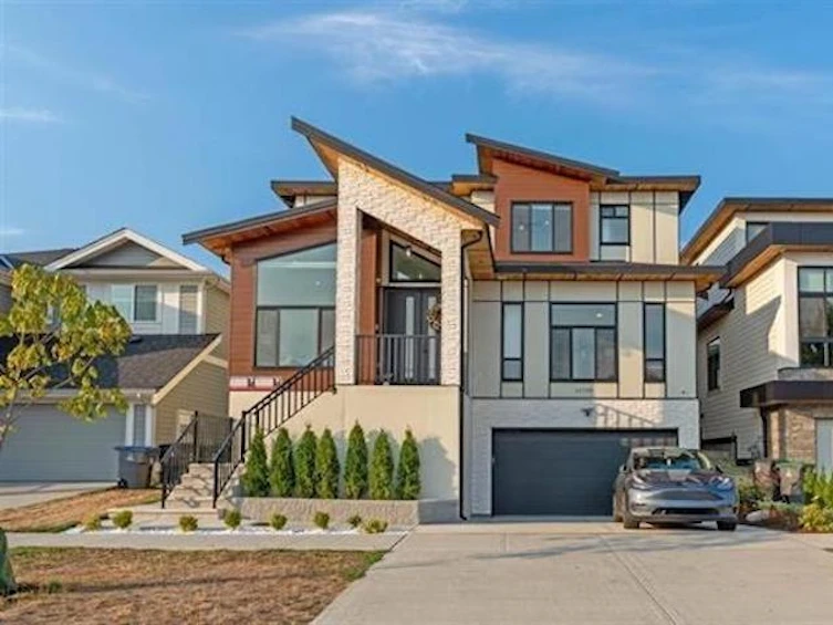 16759 18 Avenue, Surrey, BC, V3Z 9X5