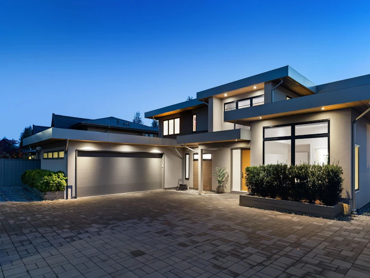 2825 Edgemont Boulevard, North Vancouver, BC, V7R 2N3