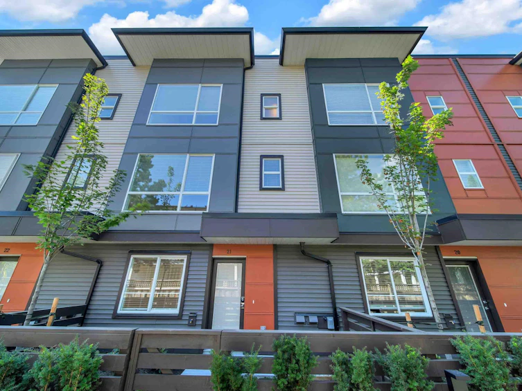 21-18887 72a Avenue, Surrey, BC, V4N 6W4