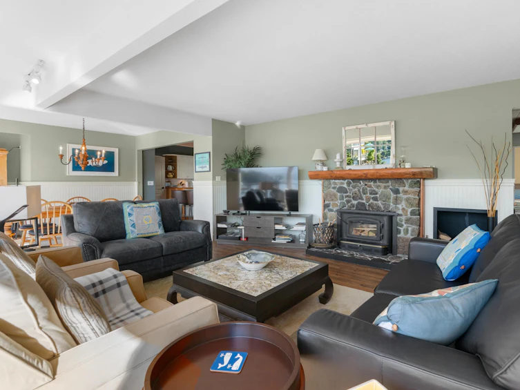 584 Holdings Road, Bowen Island, BC, V0N 1G2 - 9