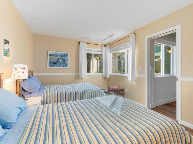 584 Holdings Road, Bowen Island, BC, V0N 1G2 - 15