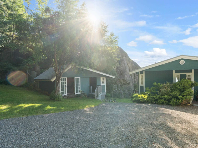 584 Holdings Road, Bowen Island, BC, V0N 1G2 - 33