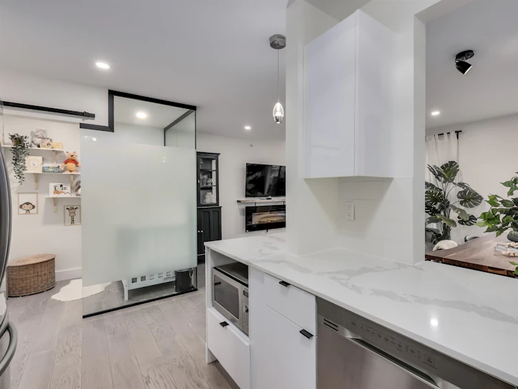 103-1525 Pendrell Street, Vancouver, BC, V6G 1S6 - 9