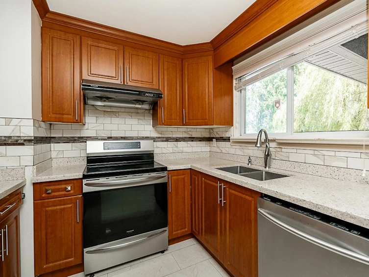 9658 124a Street, Surrey, BC, V3V 4W1 - 8