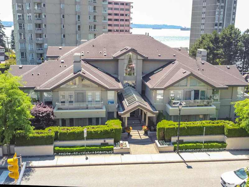 203 - 2202 Marine Drive, West Vancouver BC V7V 1K4