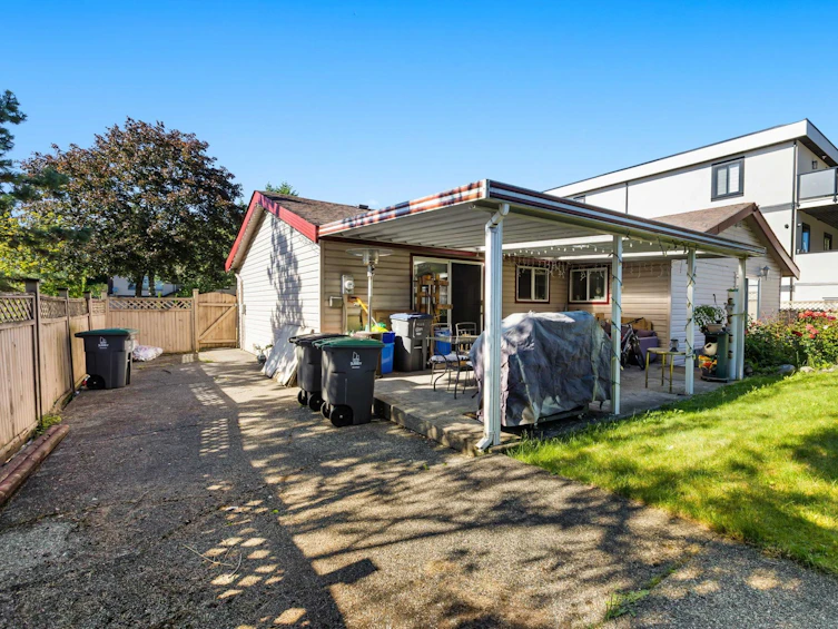 9068 Buchanan Place, Surrey, BC, V3V 6E4 - 9