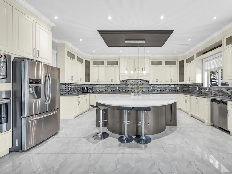 6560 124, Surrey, BC, V3W 1P7 - 5