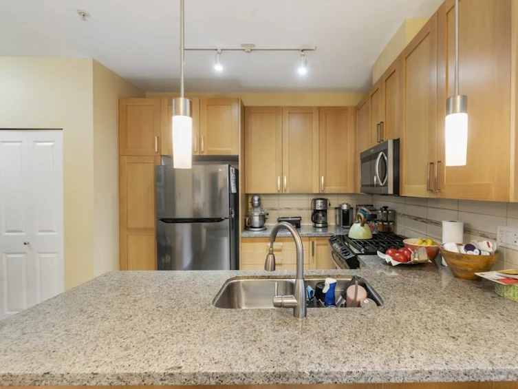 221-15988 26, Surrey, BC, V3Z 5K3 - 9