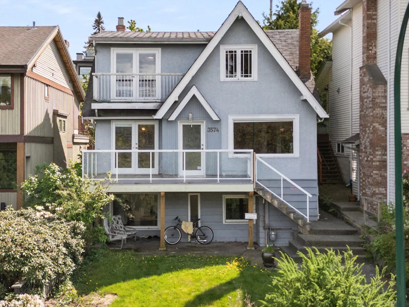 3574 W 14th Avenue, Vancouver BC V6R 2W4