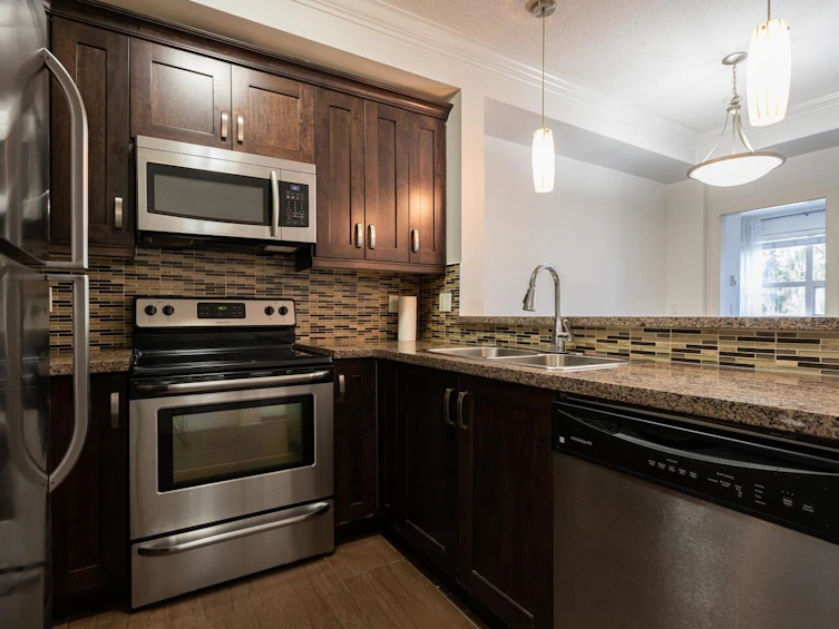 201-13897 Fraser, Surrey, BC, V3T 0G8 - 2