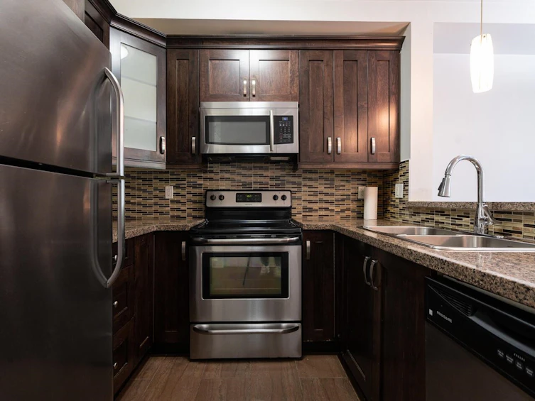 201-13897 Fraser, Surrey, BC, V3T 0G8 - 3