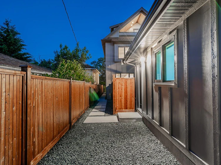 1-2715 E Pender Street, Vancouver, BC, V5K 2B9 - 31