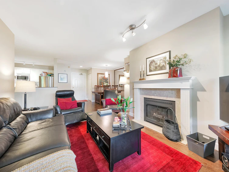 307-128 W 8th Street, North Vancouver, BC, V7M 3M1 - 2
