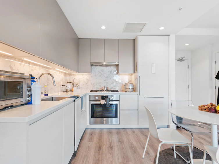 205-8188 Fraser Street, Vancouver, BC, V5X 0J8 - 8