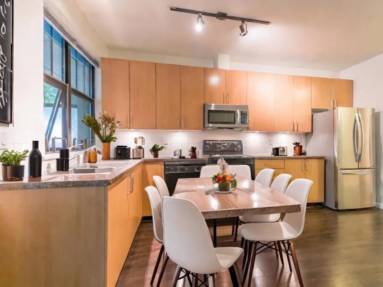 101-2065 W 12th Avenue, Vancouver, BC, V6J 5L9 - 5
