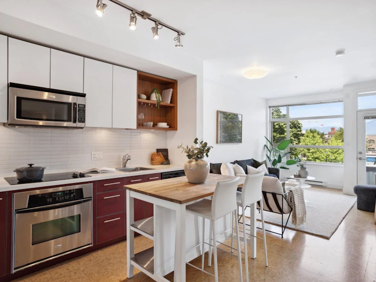 304-2828 Main Street, Vancouver, BC, V5T 3G2 - 2