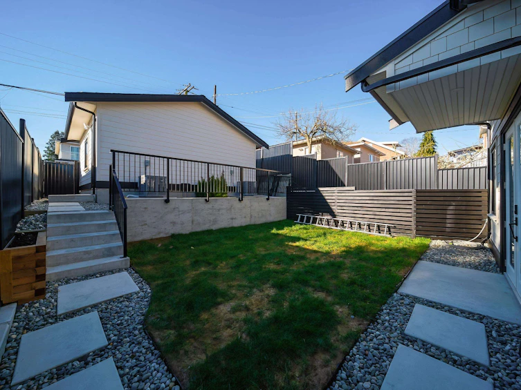 2858 E 4th Avenue, Vancouver, BC, V5M 1K8 - 25
