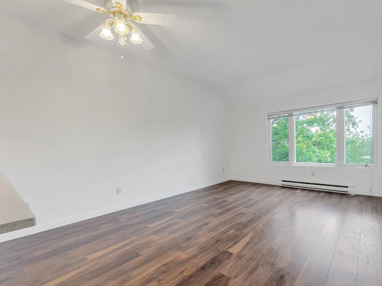 404-1040 East Broadway, Vancouver, BC, V5T 4N7 - 5