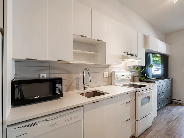 105-13678 Grosvenor, Surrey, BC, V3R 5E2 - 9