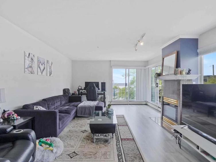 211-15233 Pacific, Surrey, BC, V4B 1P8 - 4