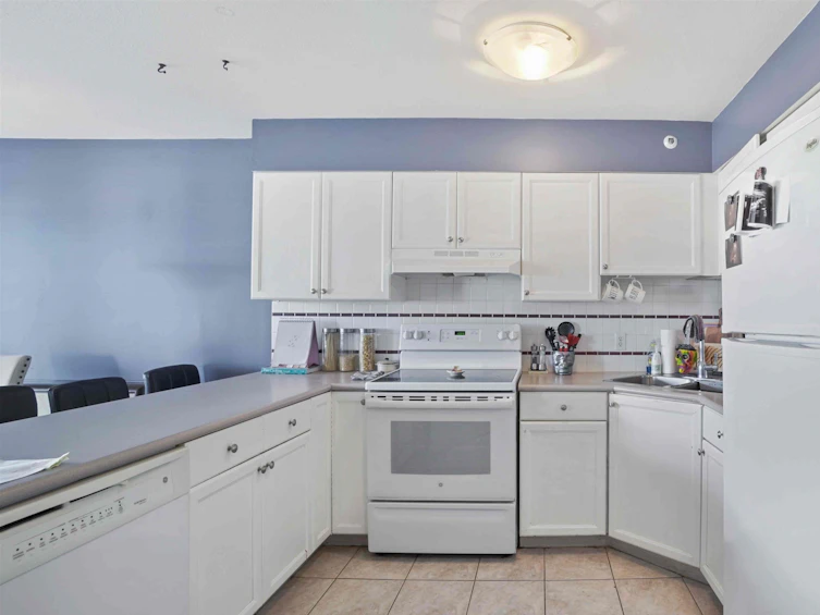 211-15233 Pacific, Surrey, BC, V4B 1P8 - 13