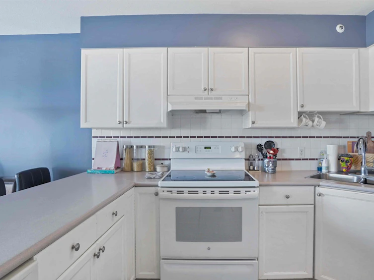 211-15233 Pacific, Surrey, BC, V4B 1P8 - 15